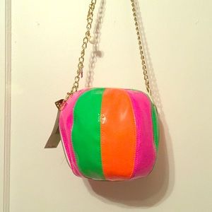Beach ball cross body Betty Johnson